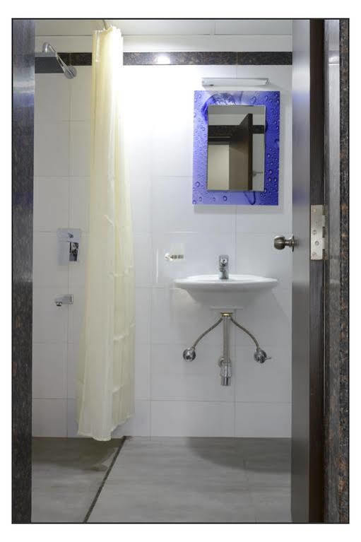 Oyo 710 Hotel Kshitij Poona Buitenkant foto