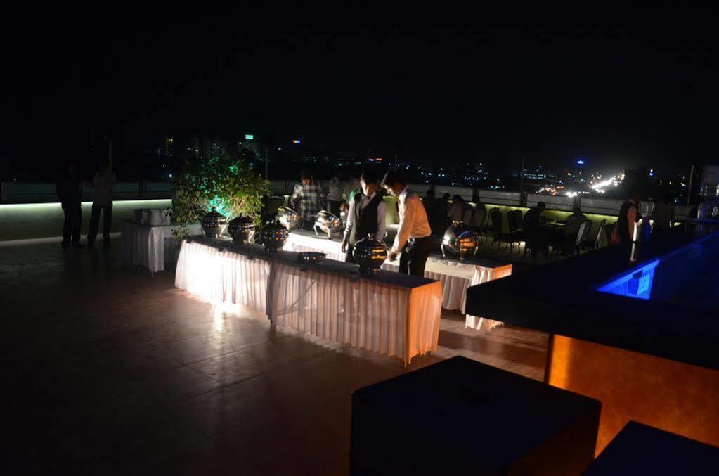 Oyo 710 Hotel Kshitij Poona Buitenkant foto